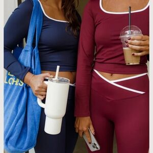 Easy Clothes -Women’s Long Sleeve Scoop Crop Top and High-Waist Leggings Set